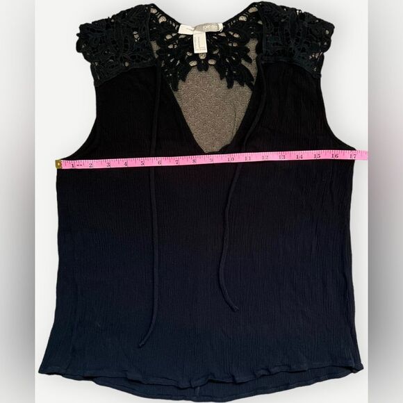 Forever 21 Sheer Mesh & Lace Back Flowy Sleeveless V-Neck Top Blouse. Medium. - Picture 4 of 6